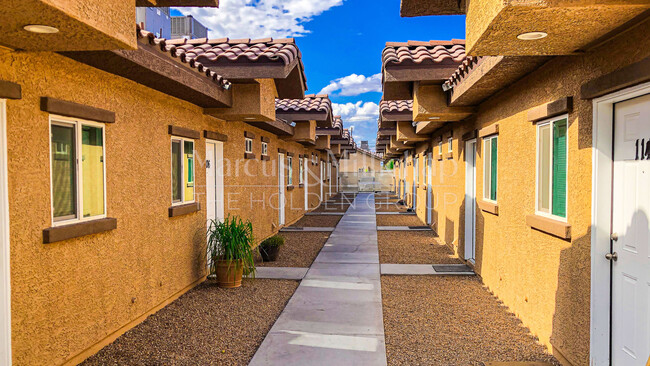 Sandhill Apartments in Las Vegas, NV - Foto de edificio - Building Photo