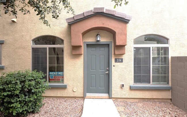 2727 N Price Rd in Chandler, AZ - Building Photo - Building Photo