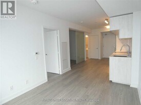 181 Dundas St E in Toronto, ON - Building Photo