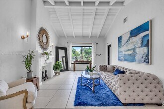 1642 SW 16th St in Miami, FL - Foto de edificio - Building Photo