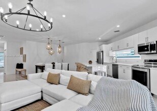 9958 SW 216th St in Miami, FL - Building Photo - Building Photo