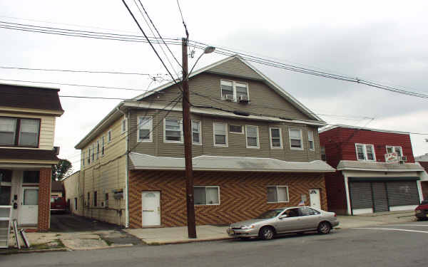 237-239 Hollywood Ave in Hillside, NJ - Building Photo