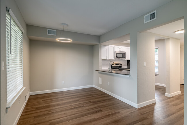 Heather Ridge Apartments in Westland, MI - Building Photo - Interior Photo