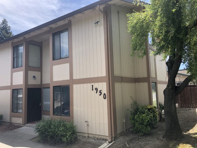 1950 Manor Pl in Fairfield, CA - Foto de edificio - Primary Photo