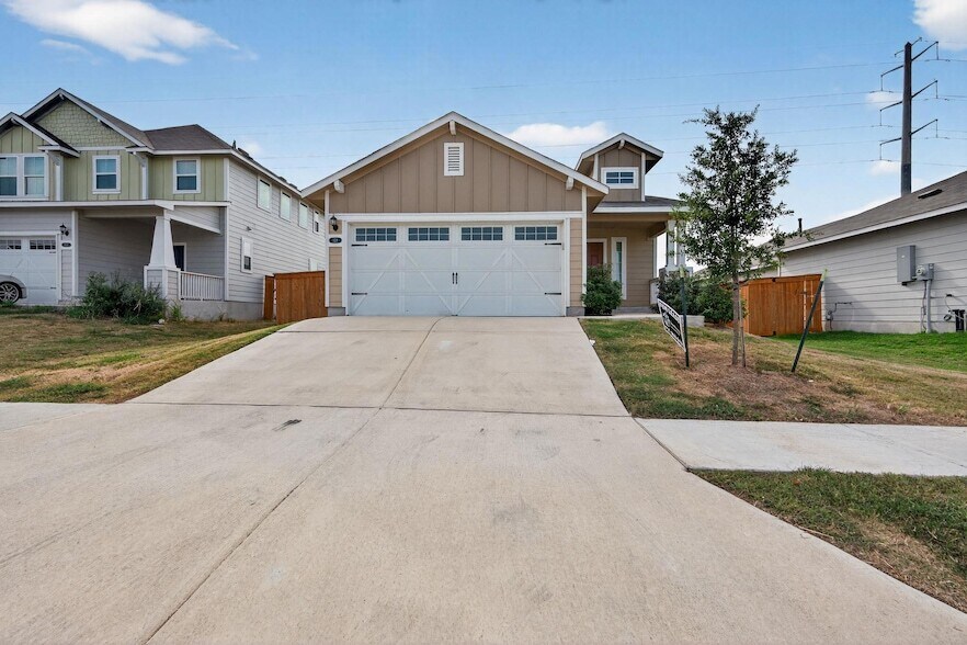 128 Shugart St in San Marcos, TX - Building Photo