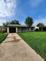 9711 Aguila St in Houston, TX - Building Photo