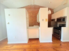 604 Chapel St, Unit 1 in New Haven, CT - Foto de edificio - Building Photo