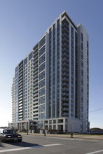 Universal Condos in Mississauga, ON - Building Photo - Building Photo