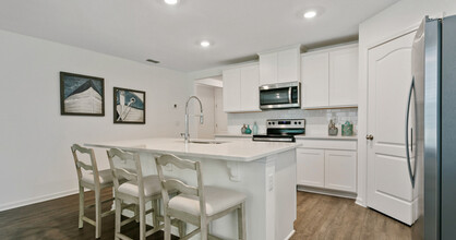 Loggia Pointe in Jacksonville, FL - Foto de edificio - Building Photo