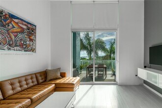 1900 N Bayshore Dr in Miami, FL - Foto de edificio - Building Photo