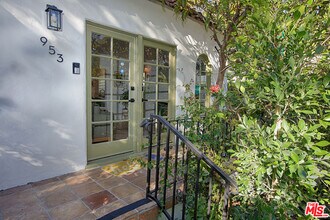 953 N Martel Ave in Los Angeles, CA - Building Photo - Building Photo
