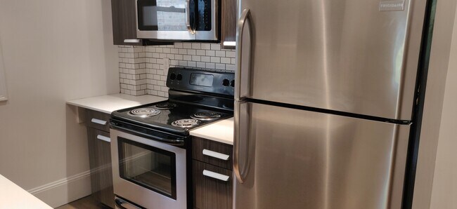 109 Queensberry St, Unit 11 in Boston, MA - Foto de edificio - Building Photo