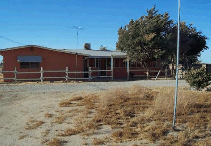 8233 W Avenue E12 in Lancaster, CA - Building Photo