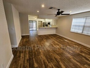 1003 Willow Pond Dr in Safety Harbor, FL - Building Photo - Building Photo