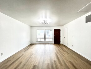 25818 SE 19th Way in Renton, WA - Building Photo - Building Photo