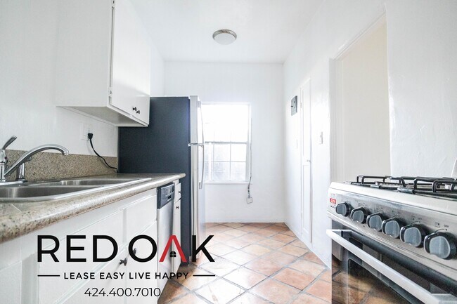 660S Cochran Ave in Los Angeles, CA - Building Photo - Building Photo