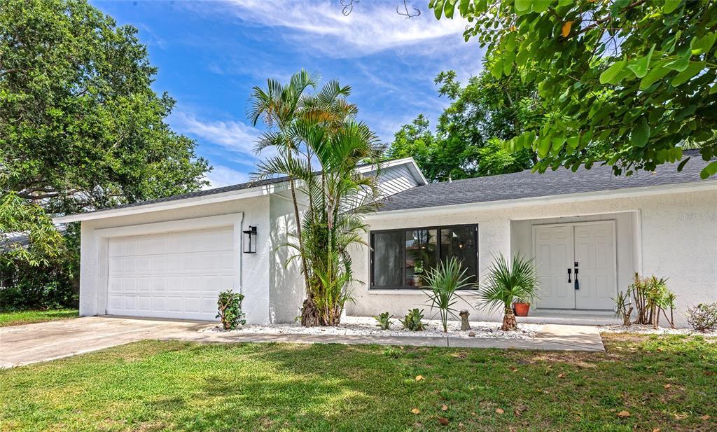 1658 Ridgewood Ln in Sarasota, FL - Building Photo
