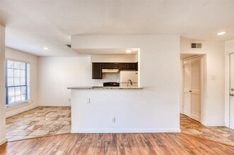 5718 Marvin Loving Dr in Garland, TX - Building Photo - Building Photo