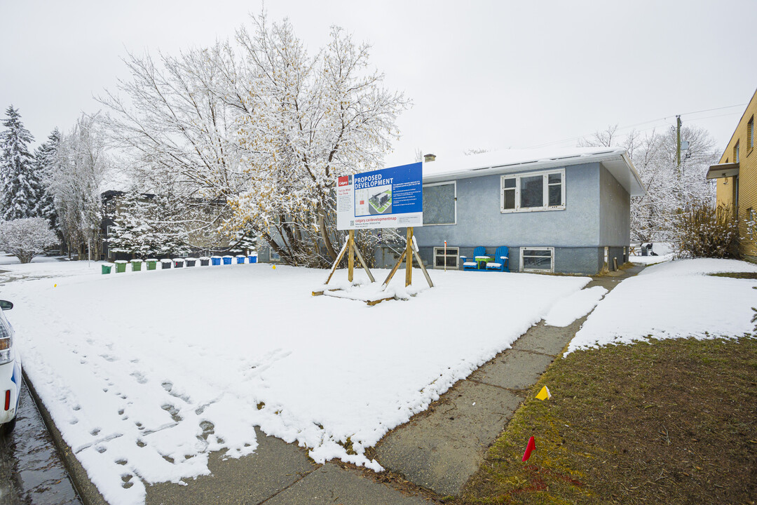 3523 15A St SW in Calgary, AB - Building Photo