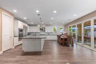 1316 Vista Ave in Escondido, CA - Foto de edificio - Building Photo