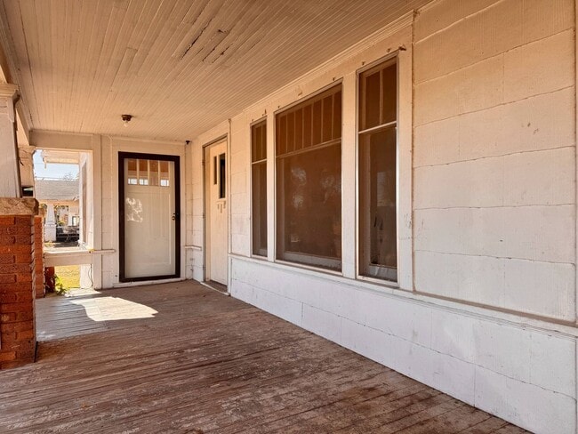 1710 Monroe St in Wichita Falls, TX - Foto de edificio - Building Photo