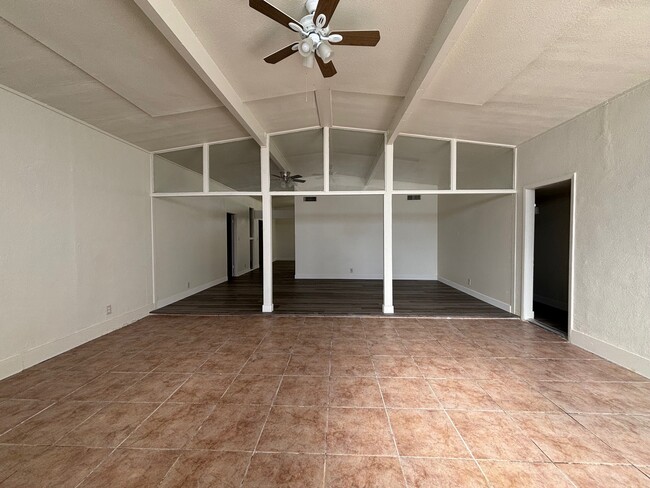 6104 Edgewood Cir in Las Vegas, NV - Building Photo - Building Photo