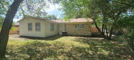 103 Lorie St in Alvarado, TX - Foto de edificio - Building Photo