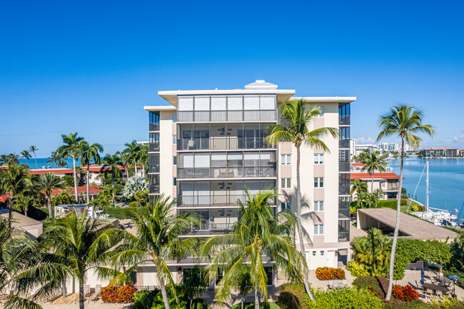 Beacon House Tower in Naples, FL - Foto de edificio - Building Photo