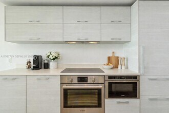 650 NE 32nd St in Miami, FL - Building Photo - Building Photo