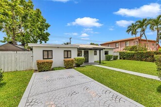 7395 SW 39th St in Miami, FL - Building Photo - Building Photo