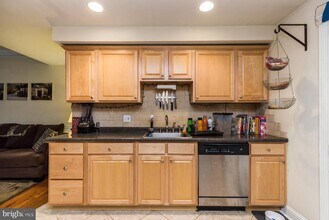 916 S 25th St in Philadelphia, PA - Building Photo - Building Photo