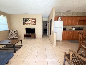 212 SW 2nd Terrace in Dania Beach, FL - Building Photo - Building Photo