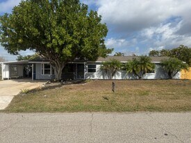 432 Driftwood Rd in Palmetto, FL - Building Photo