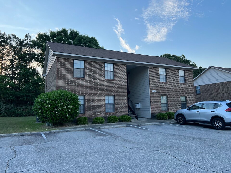 1405 Ireland Dr in Fayetteville, NC - Building Photo