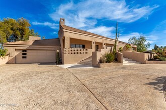 1314 Coyote Pass in Carefree, AZ - Foto de edificio - Building Photo