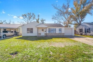 1600 E School St in Lake Charles, LA - Building Photo