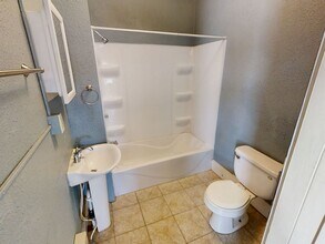 3127 Restormel St in Duluth, MN - Foto de edificio - Building Photo