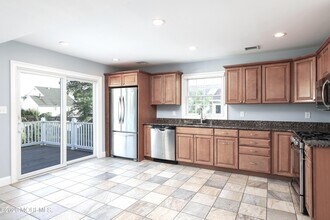 93 S Ward Ave in Rumson, NJ - Building Photo - Building Photo