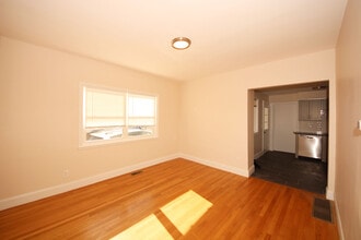 93 Cushing St, Unit 001 in Waltham, MA - Building Photo - Building Photo