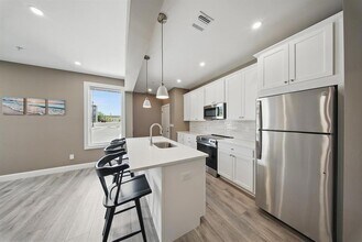 1 Spring St, Unit 6 in Middletown, NY - Building Photo - Building Photo