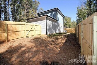 7924 E Lane Dr in Charlotte, NC - Foto de edificio - Building Photo