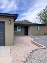 905 La Charles Dr NE in Albuquerque, NM - Building Photo - Building Photo