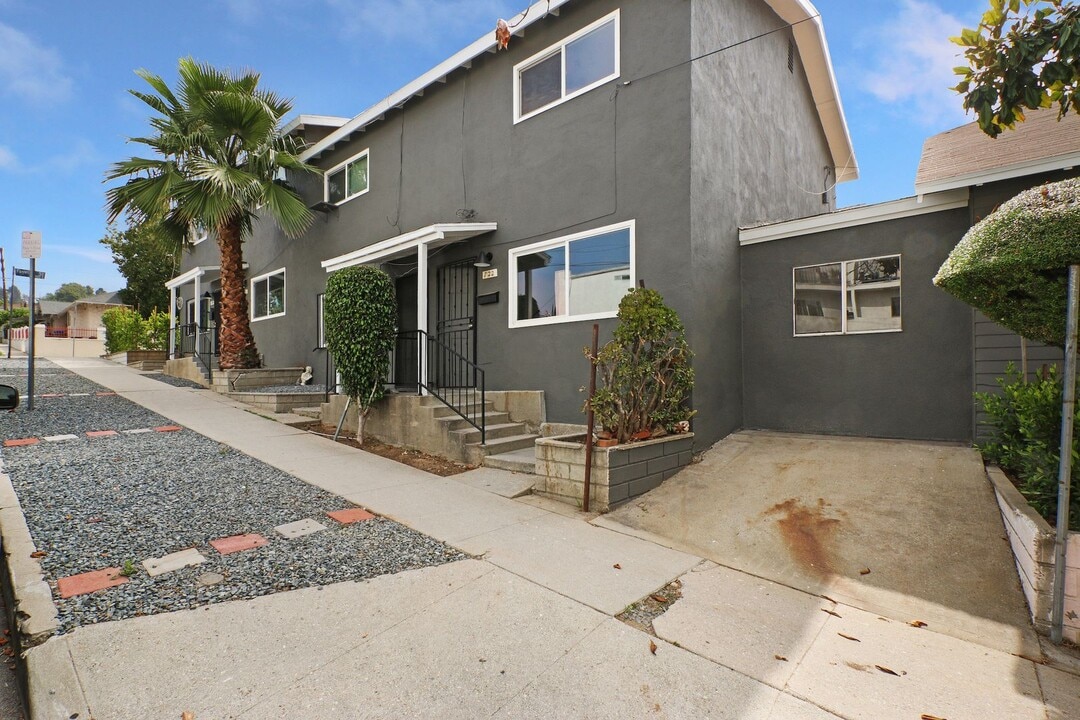 722 Milwaukee Ave in Los Angeles, CA - Building Photo