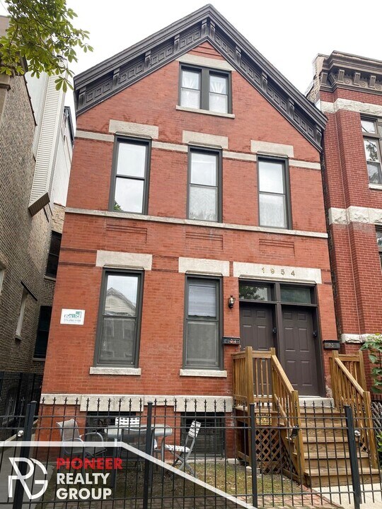 1954 N Sheffield Ave in Chicago, IL - Building Photo