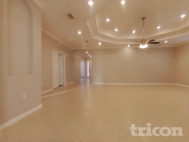 1660 Luft Ln in Mascotte, FL - Foto de edificio - Building Photo