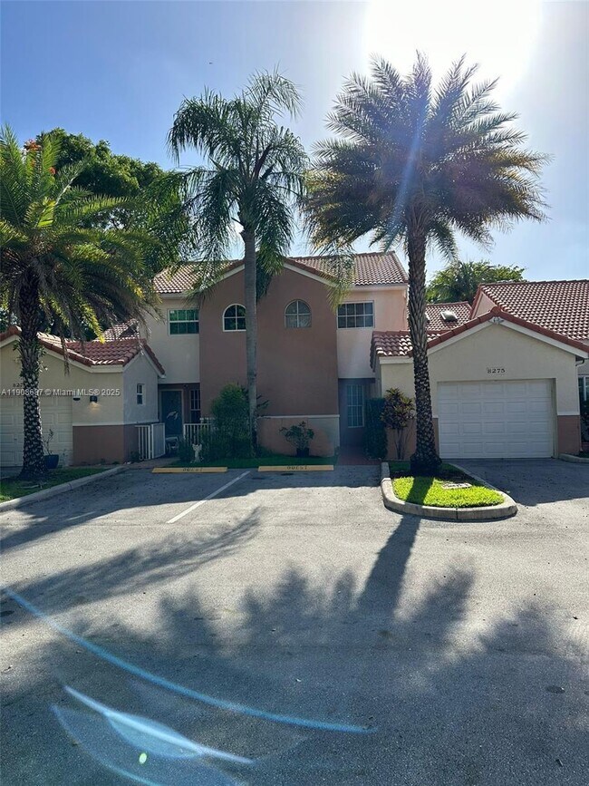 8265 NW 70th St in Tamarac, FL - Building Photo - Building Photo