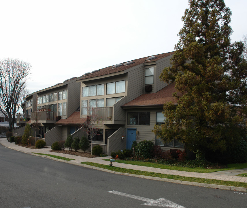 The Common in Old Greenwich, CT - Building Photo