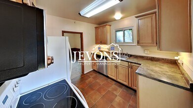 201 N 36th Ave in Yakima, WA - Building Photo - Building Photo
