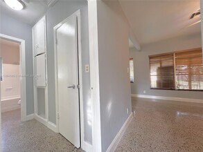 11121 NE 9th Ct in Biscayne Park, FL - Building Photo - Building Photo