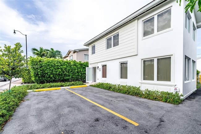 3160 S Le Jeune Rd in Coral Gables, FL - Building Photo - Building Photo